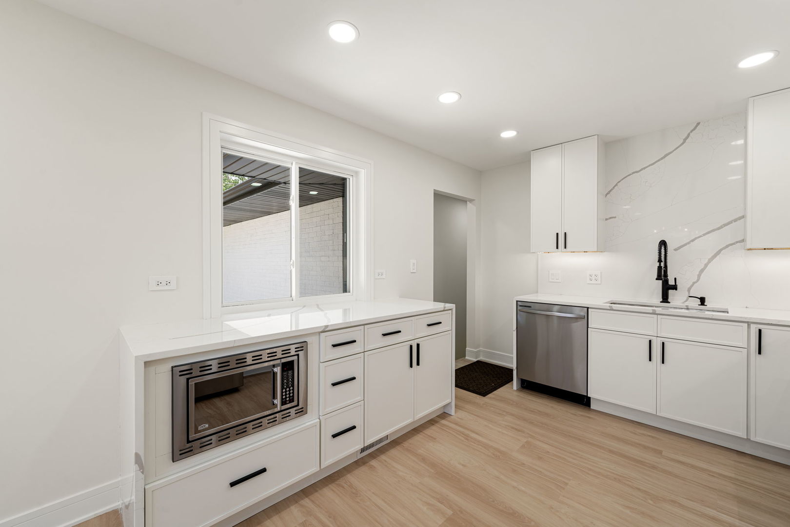 300 Lance Drive, Des Plaines, IL 60016