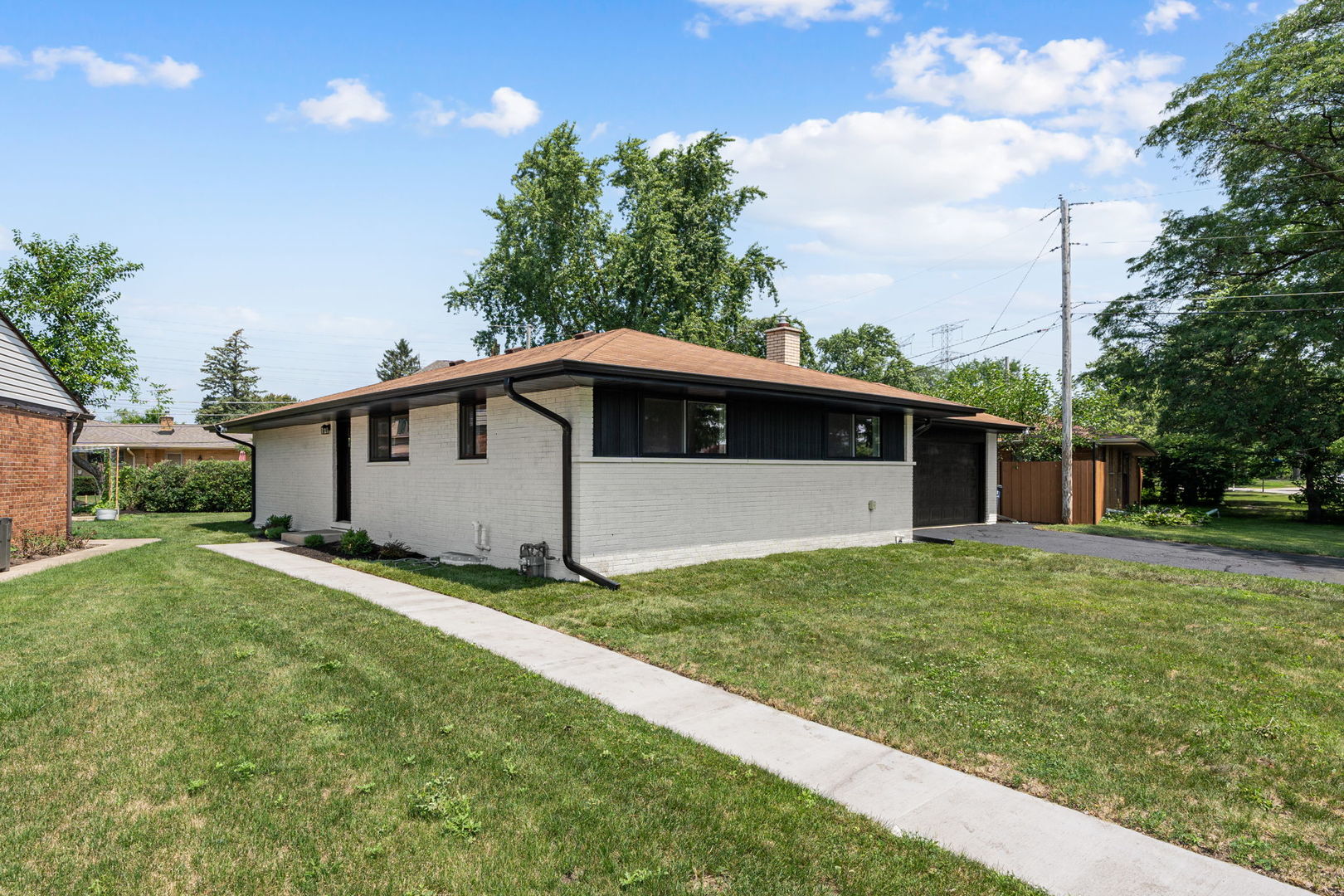 300 Lance Drive, Des Plaines, IL 60016