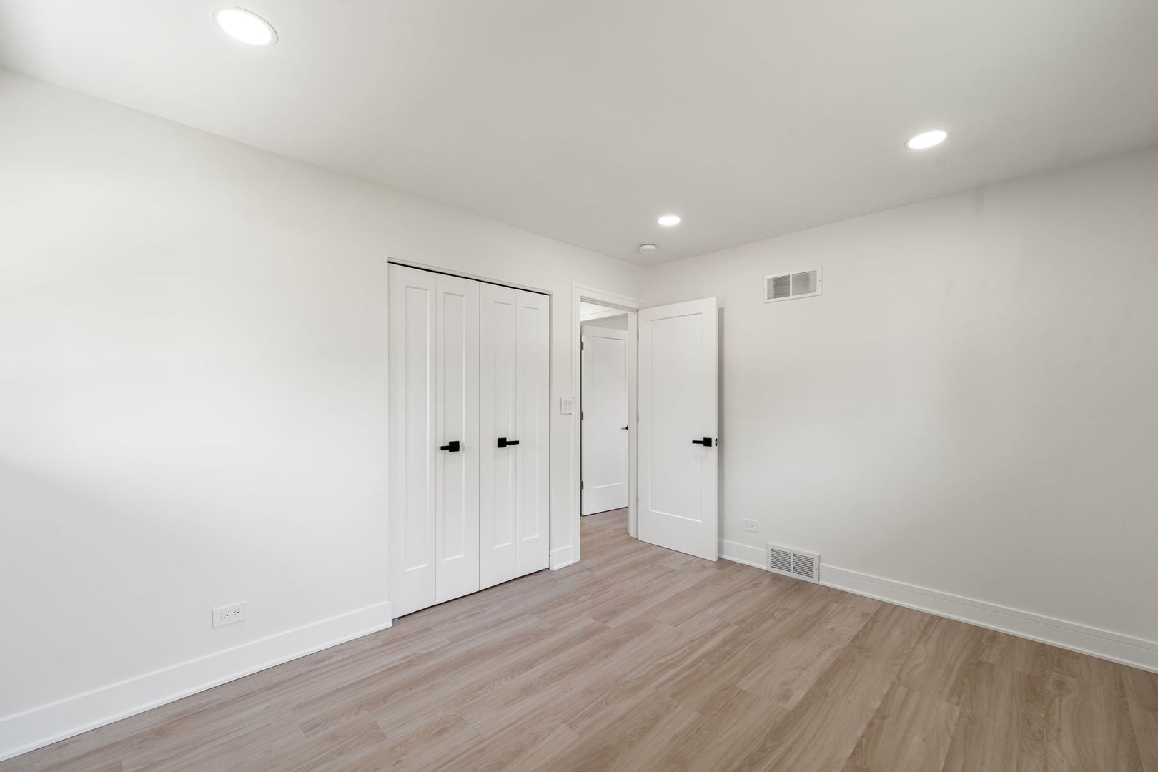 300 Lance Drive, Des Plaines, IL 60016