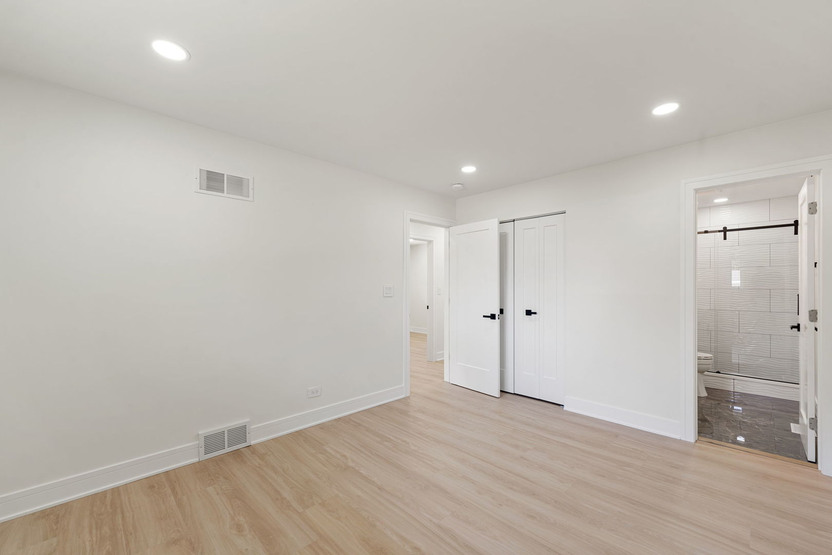 300 Lance Drive, Des Plaines, IL 60016
