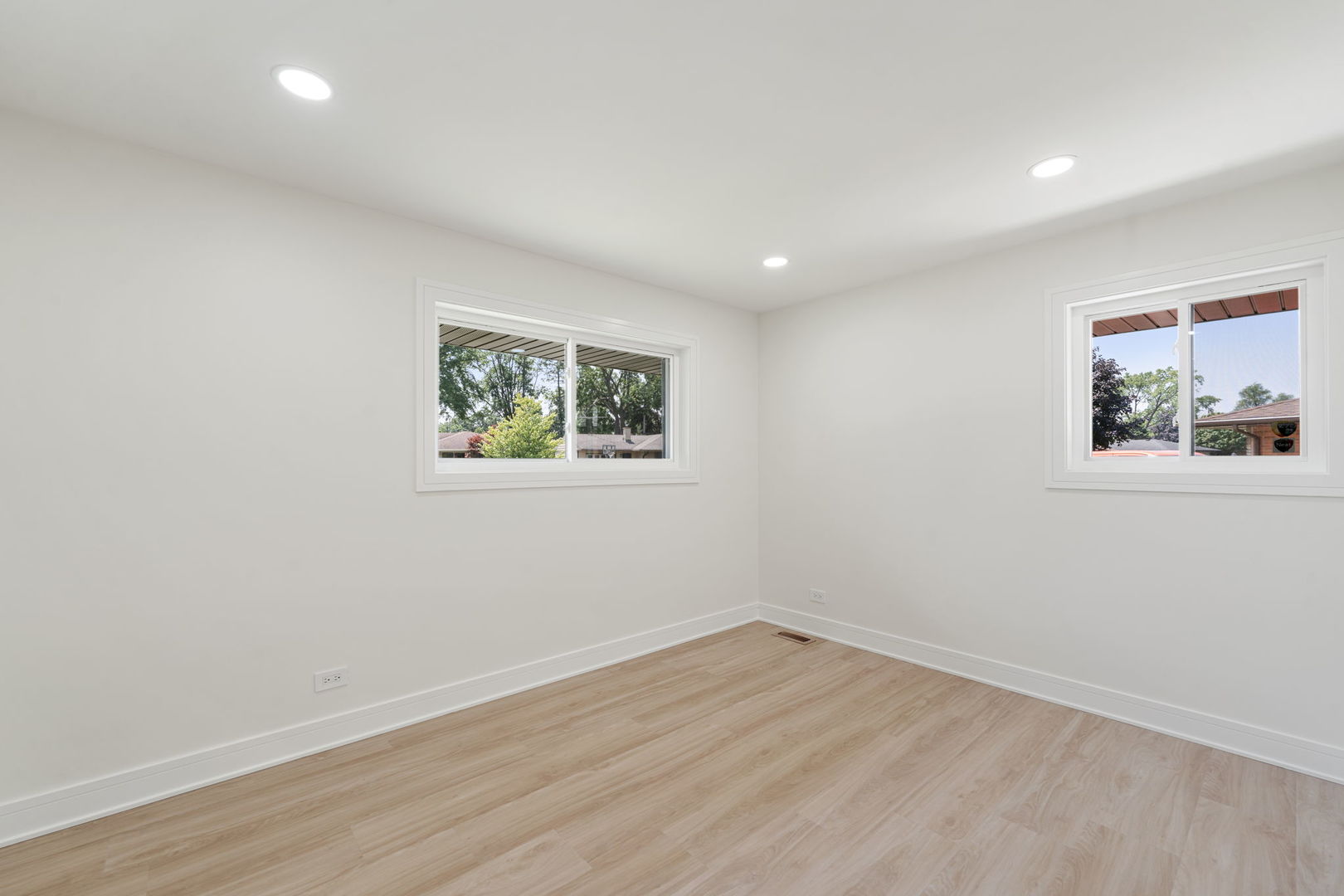 300 Lance Drive, Des Plaines, IL 60016