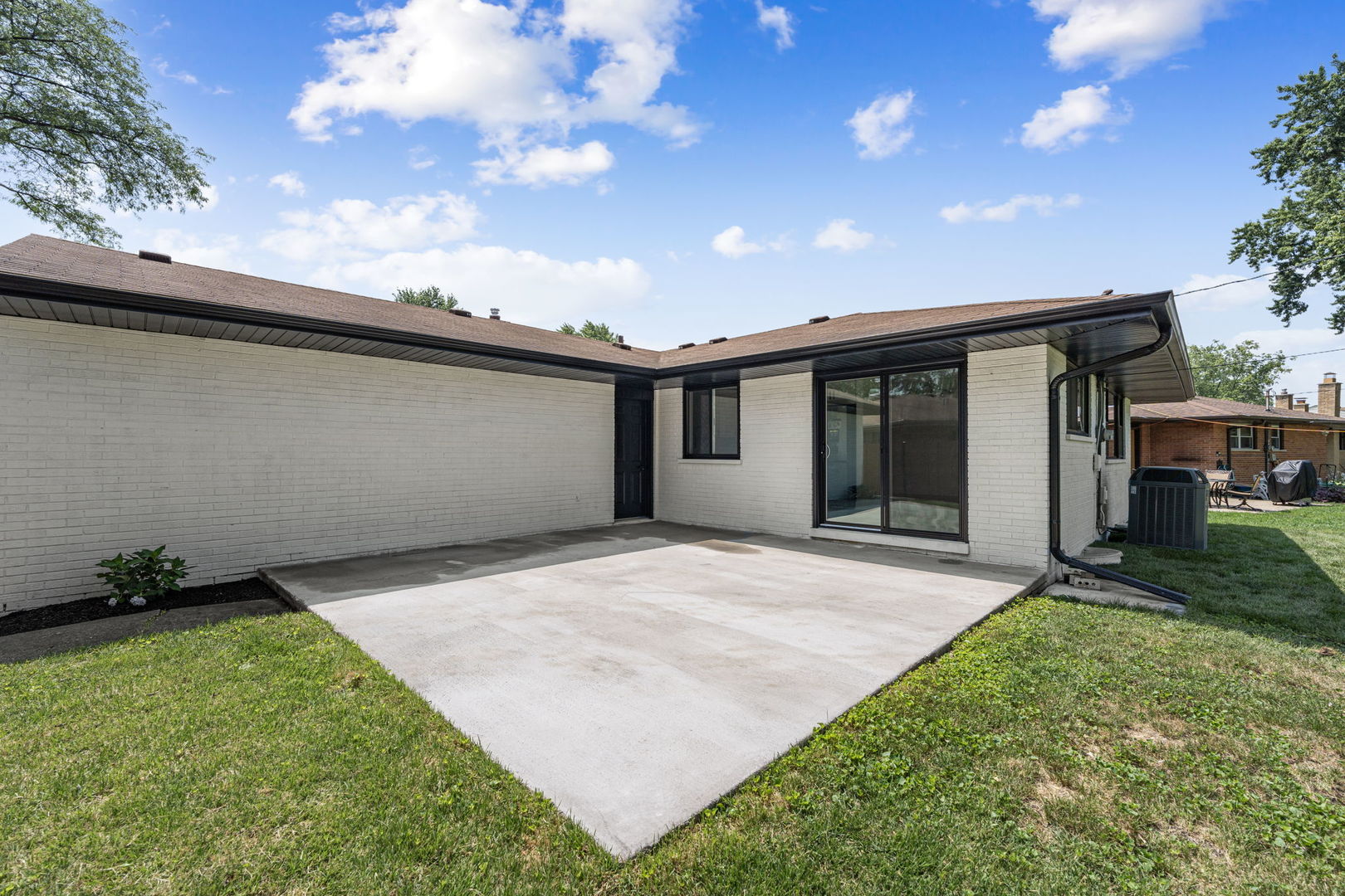 300 Lance Drive, Des Plaines, IL 60016