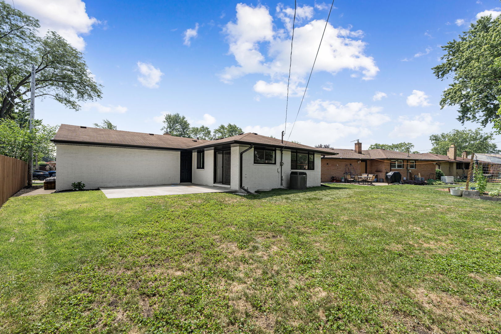 300 Lance Drive, Des Plaines, IL 60016