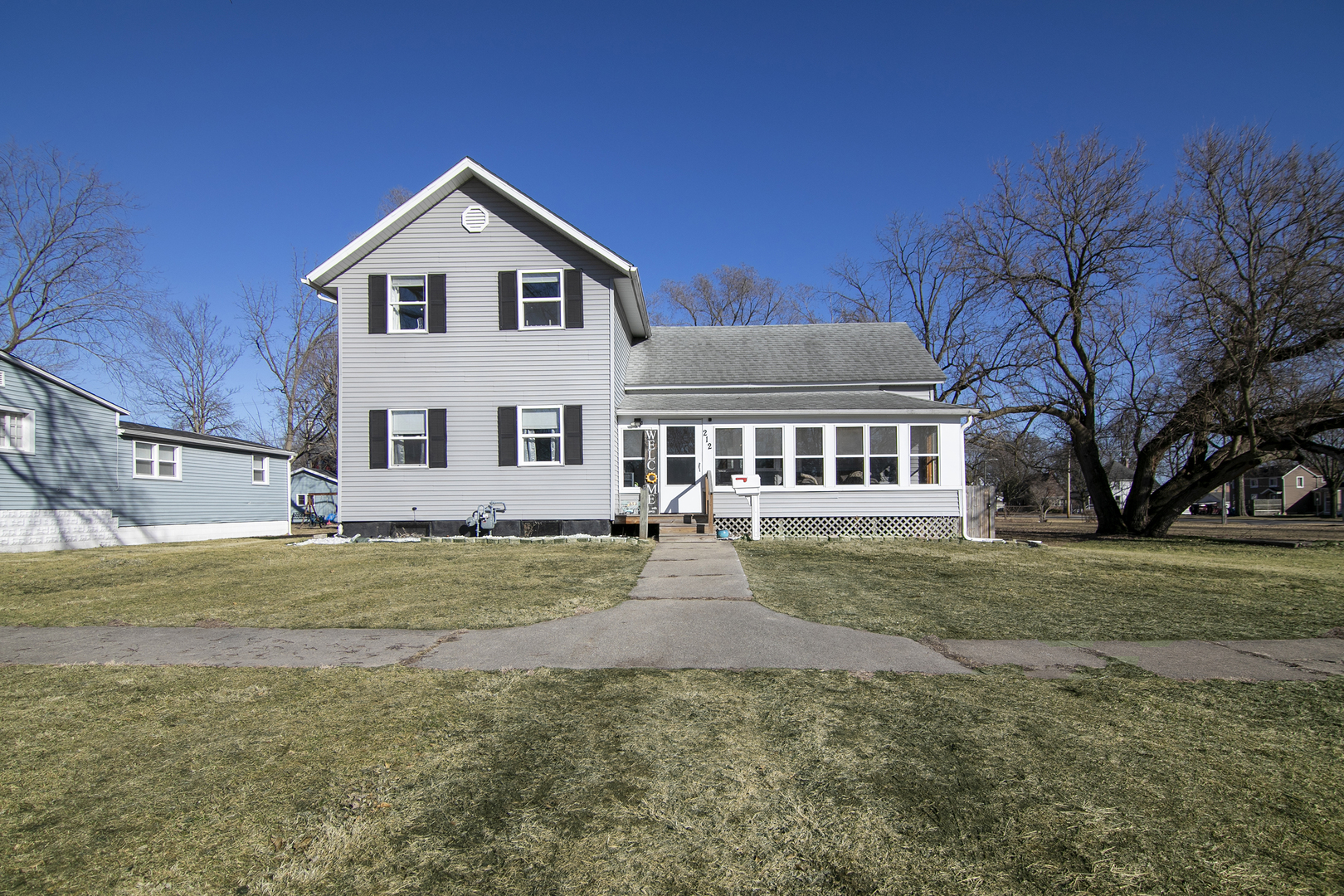 212 N MARKET Street, Momence, IL 60954