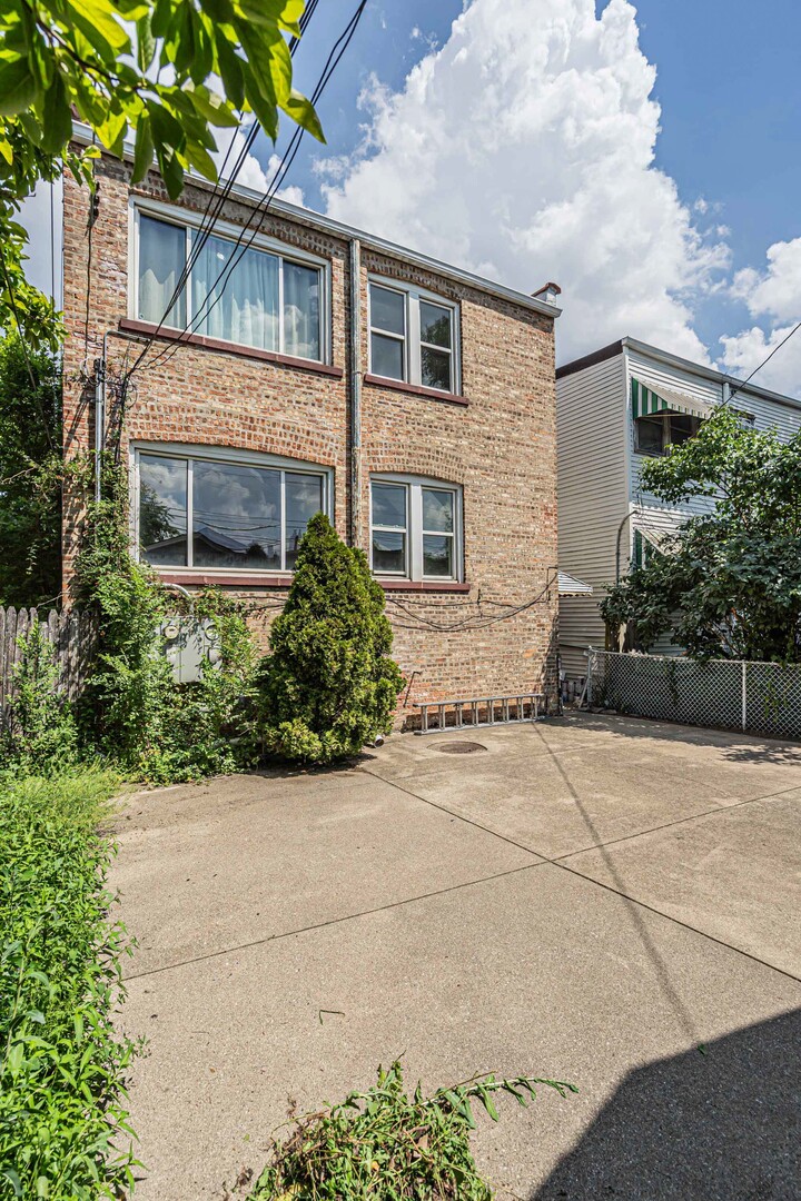 1842 Elmwood Avenue, Berwyn, IL 60402