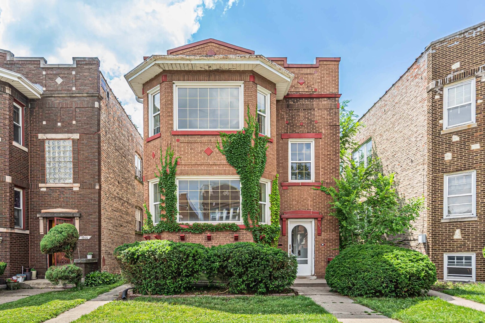 1842 Elmwood Avenue, Berwyn, IL 60402