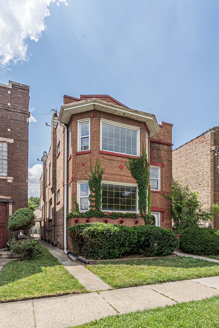 1842 Elmwood Avenue, Berwyn, IL 60402