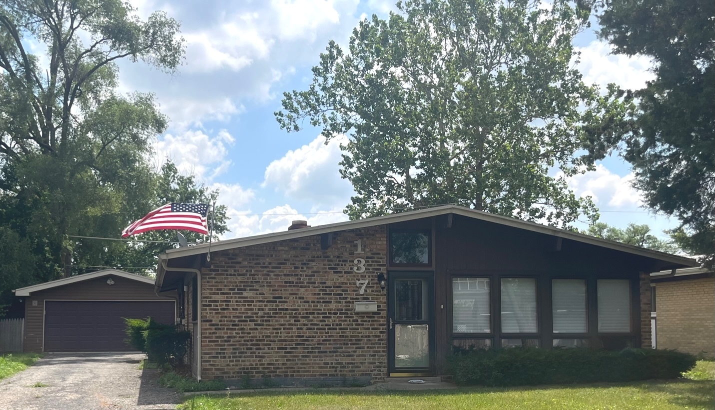 137 N Highview Avenue, Addison, IL 60101