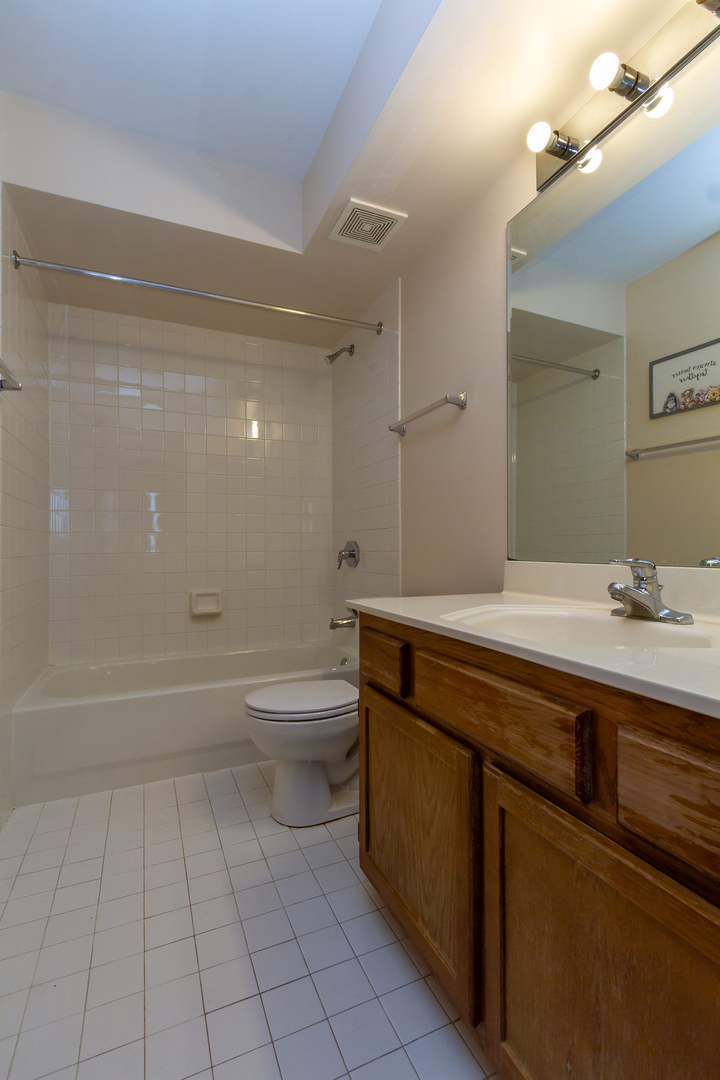 6400 W Berteau Avenue #502, Chicago, IL 60634