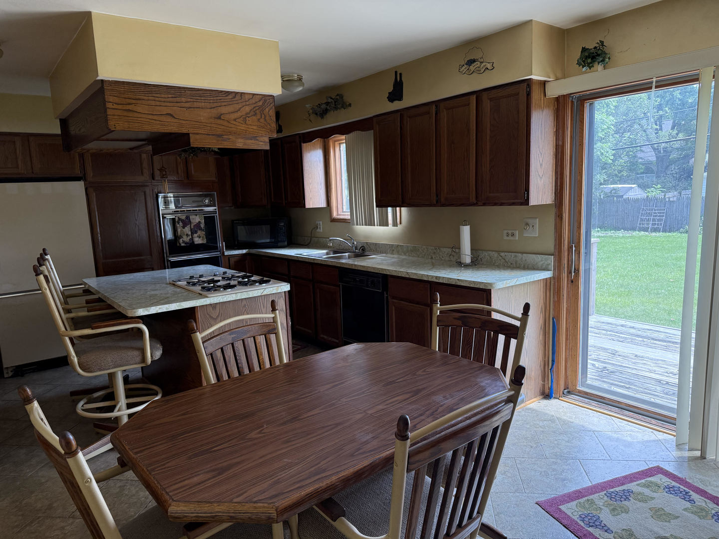1709 E Kensington Road, Mount Prospect, IL 60056