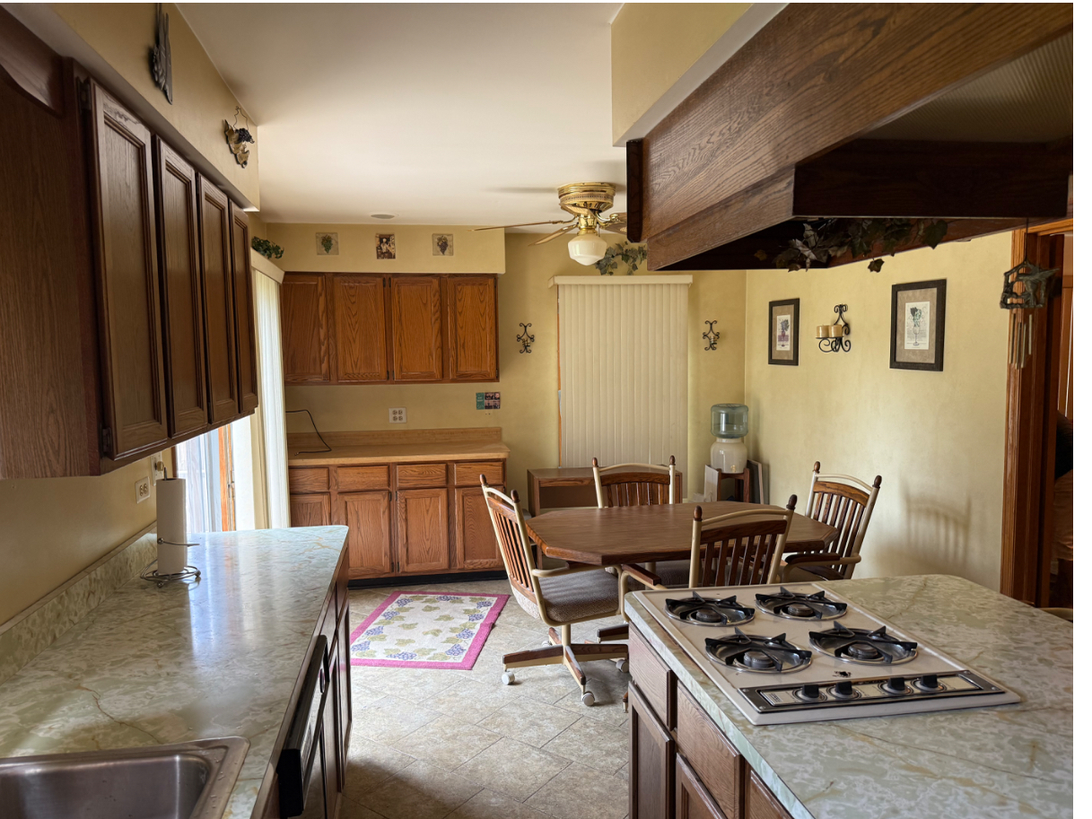 1709 E Kensington Road, Mount Prospect, IL 60056