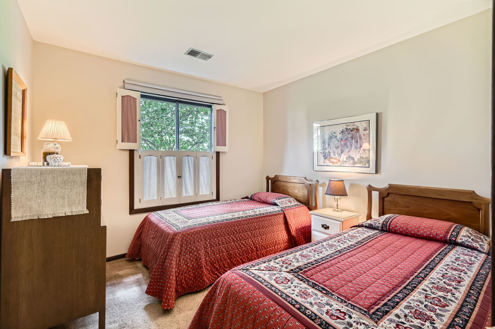 905 E Kings Row #1, Palatine, IL 60074