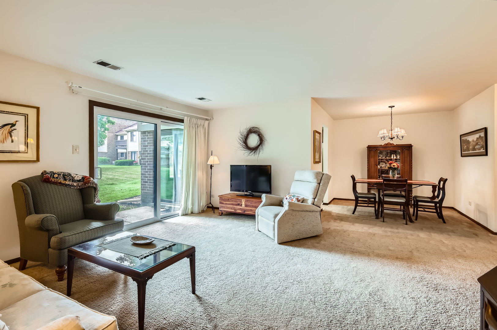 905 E Kings Row #1, Palatine, IL 60074