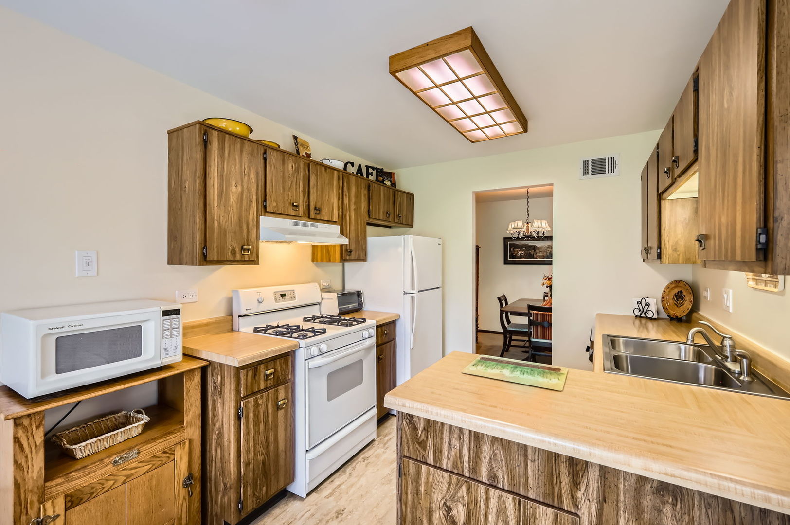 905 E Kings Row #1, Palatine, IL 60074