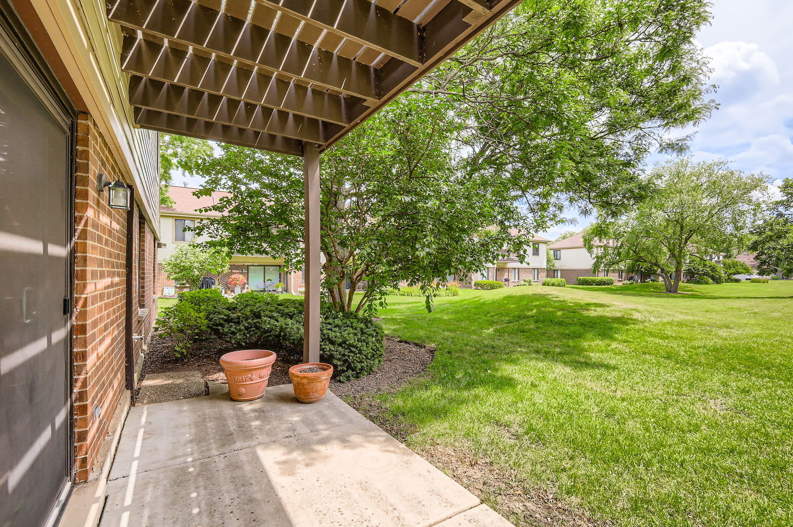 905 E Kings Row #1, Palatine, IL 60074
