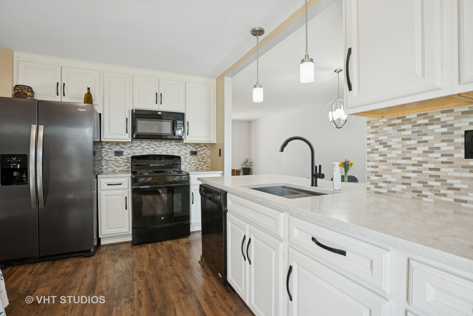 800 Cardinal Lane, Elk Grove Village, IL 60007
