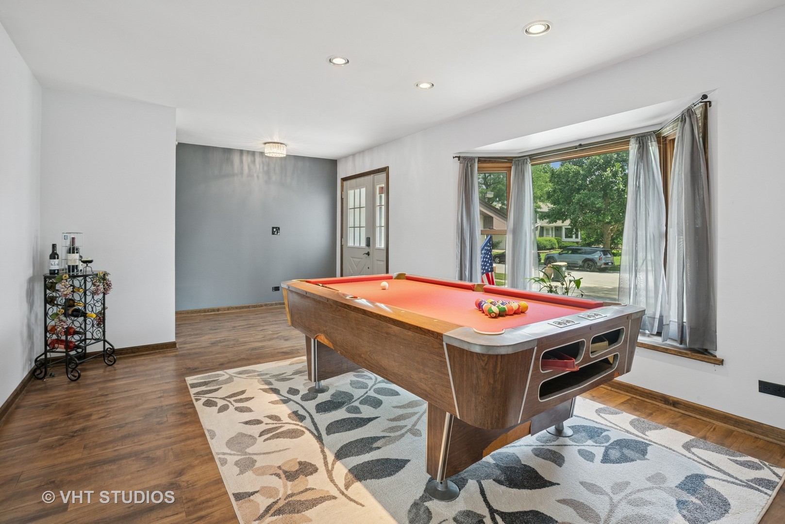 800 Cardinal Lane, Elk Grove Village, IL 60007