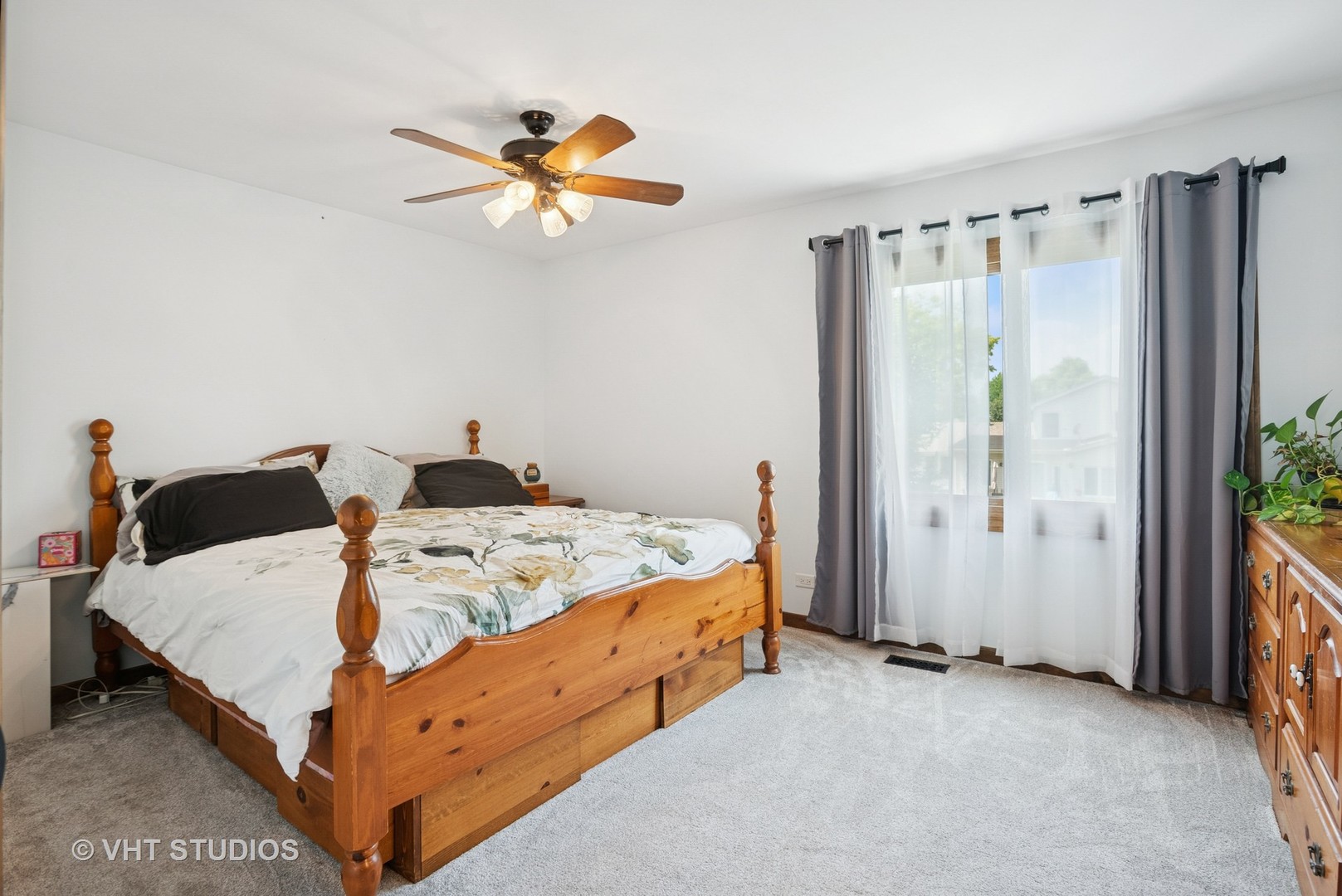 800 Cardinal Lane, Elk Grove Village, IL 60007