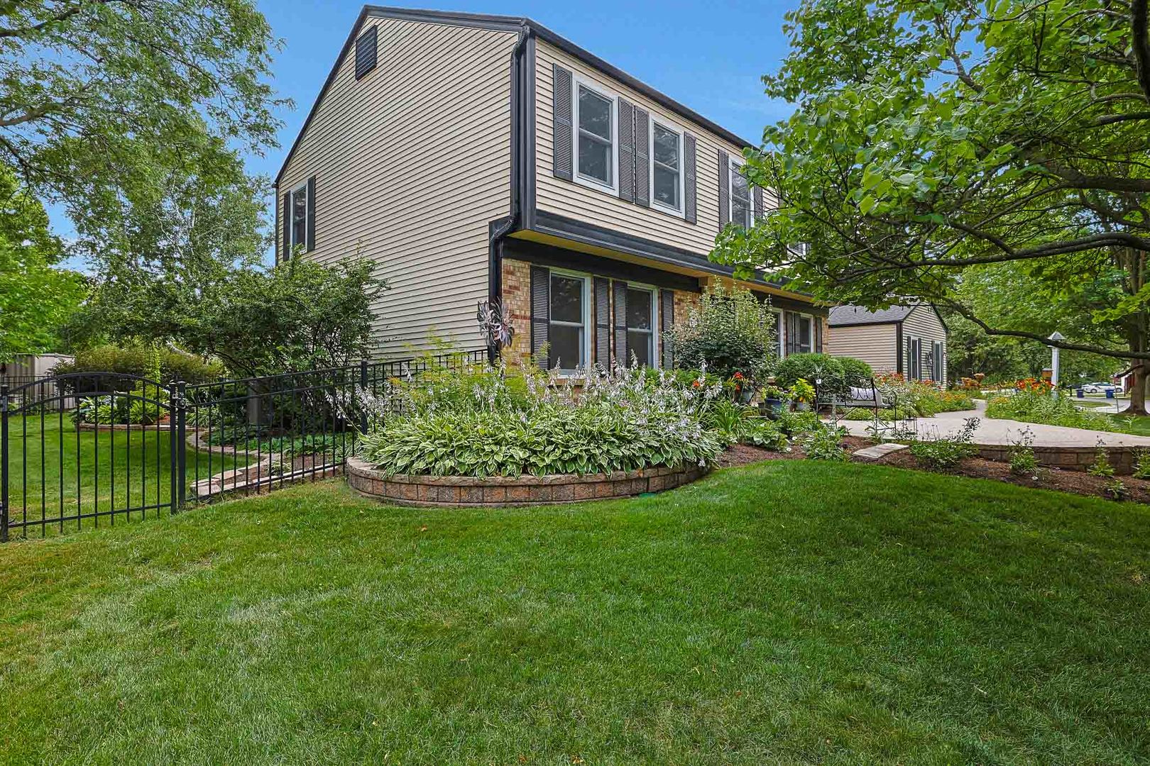 2394 Bayside Court, Lisle, IL 60532