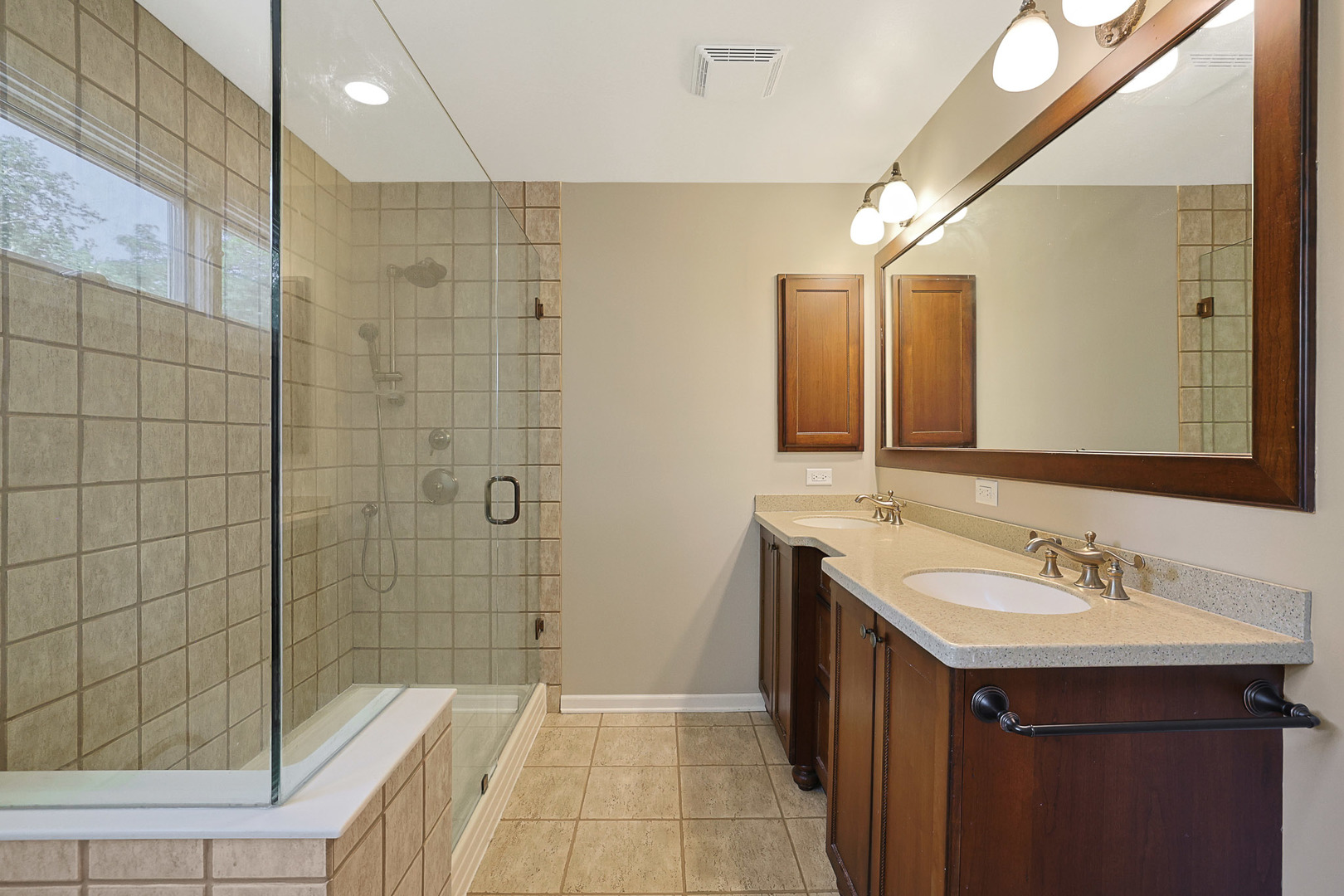 2394 Bayside Court, Lisle, IL 60532