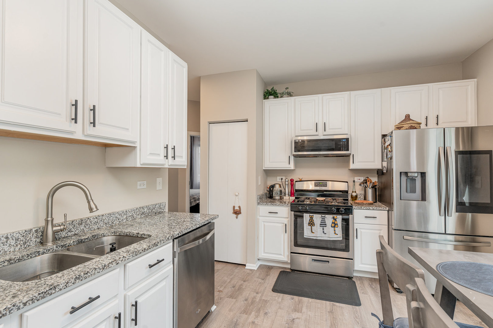 2901 Woodside Drive, Joliet, IL 60431