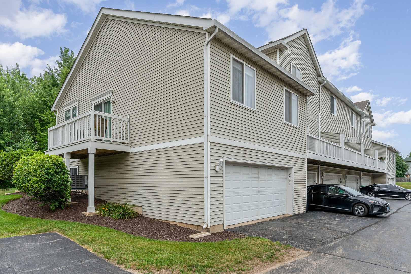 2901 Woodside Drive, Joliet, IL 60431