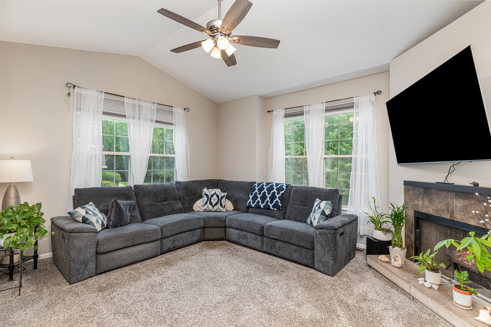 2901 Woodside Drive, Joliet, IL 60431