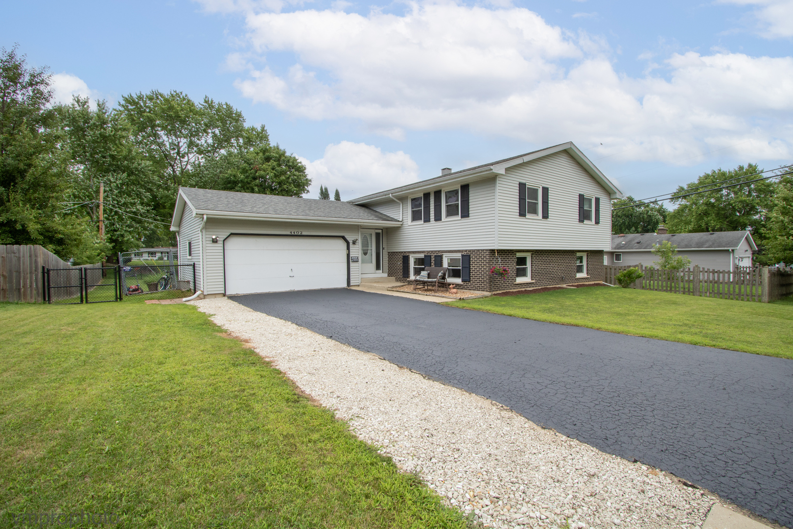 4402 Elmleaf Drive, McHenry, IL 60051