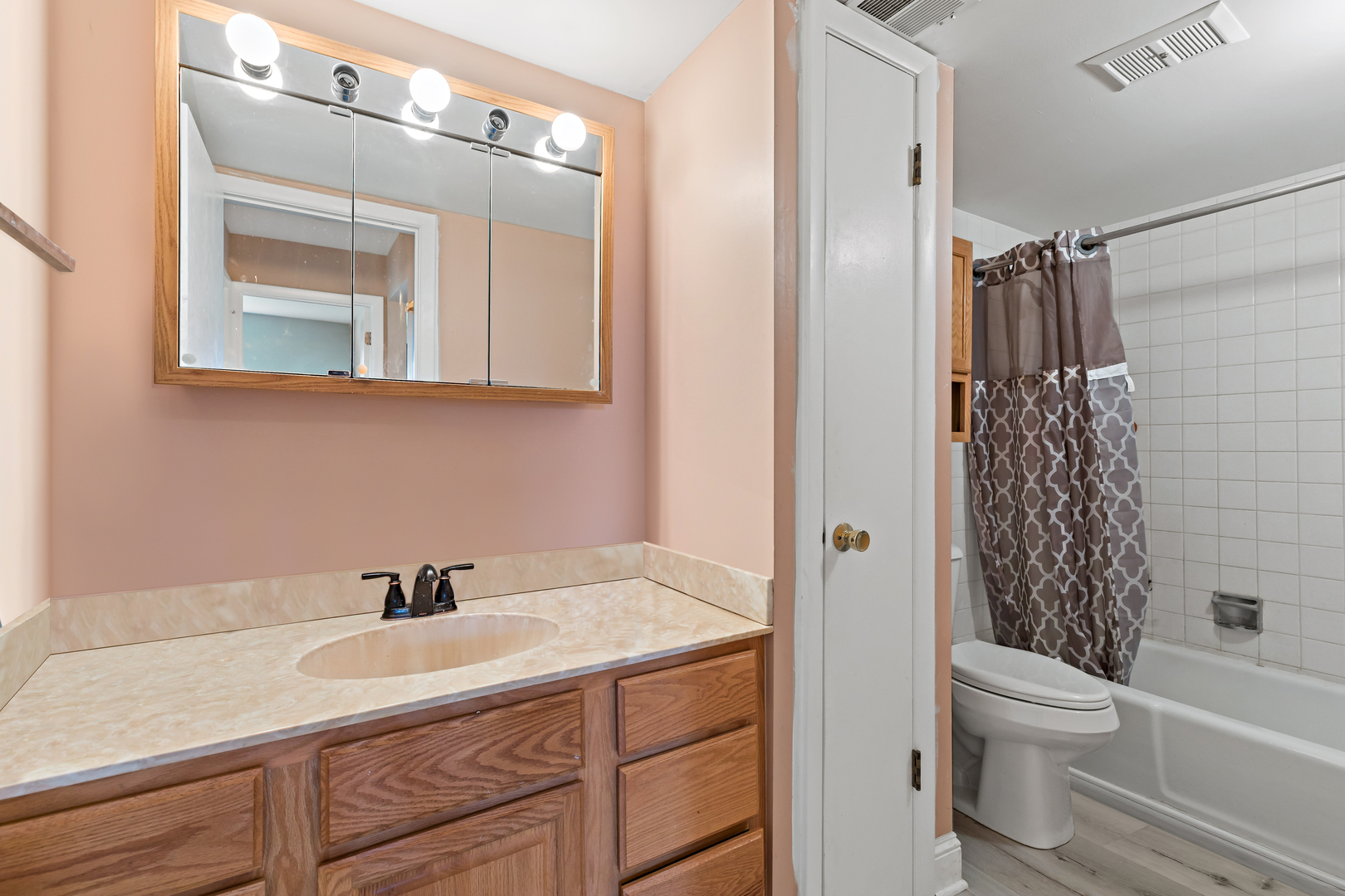 5704 128th Street #3D, Crestwood, IL 60418