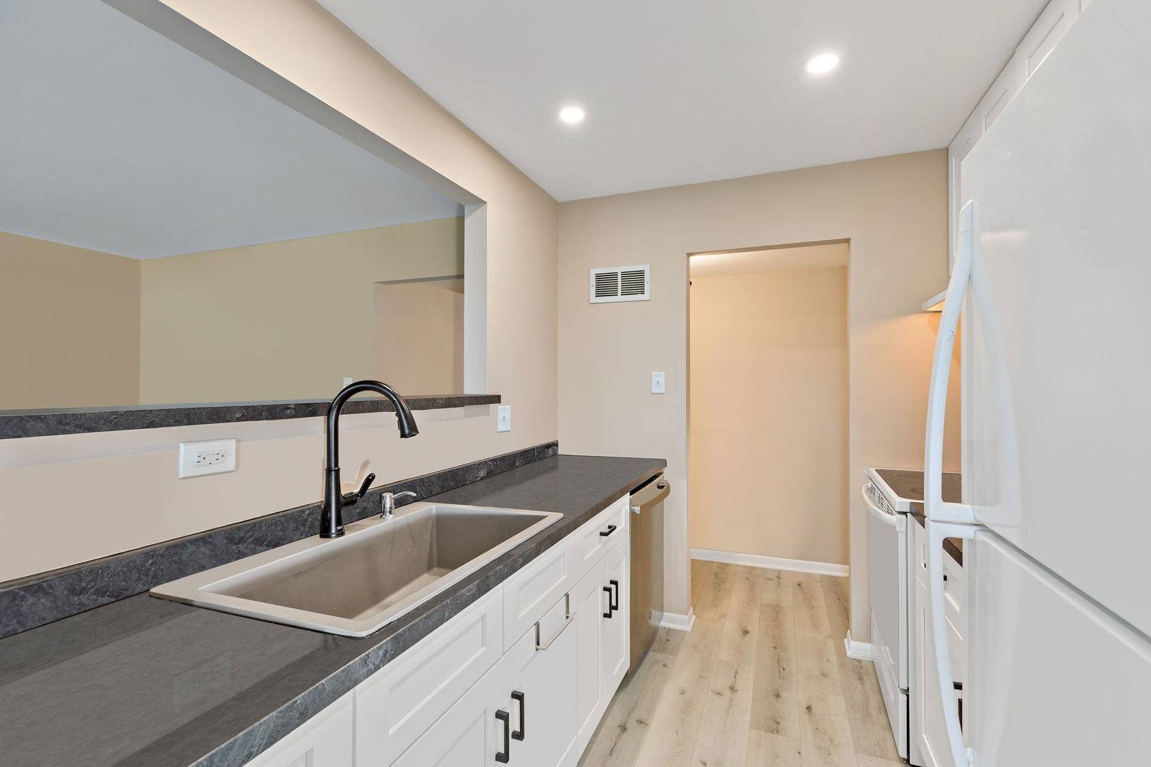 5704 128th Street #3D, Crestwood, IL 60418