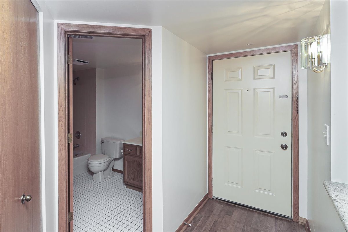 440 E Montrose Avenue #106, Wood Dale, IL 60191