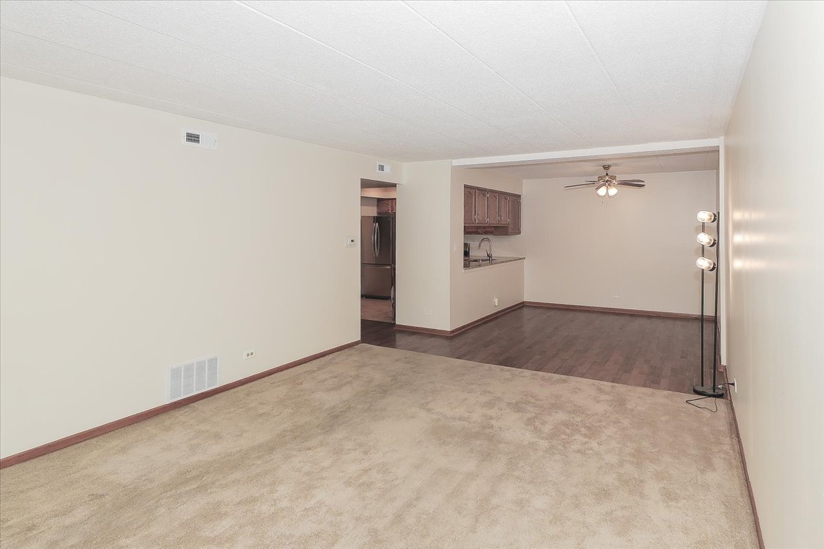 440 E Montrose Avenue #106, Wood Dale, IL 60191