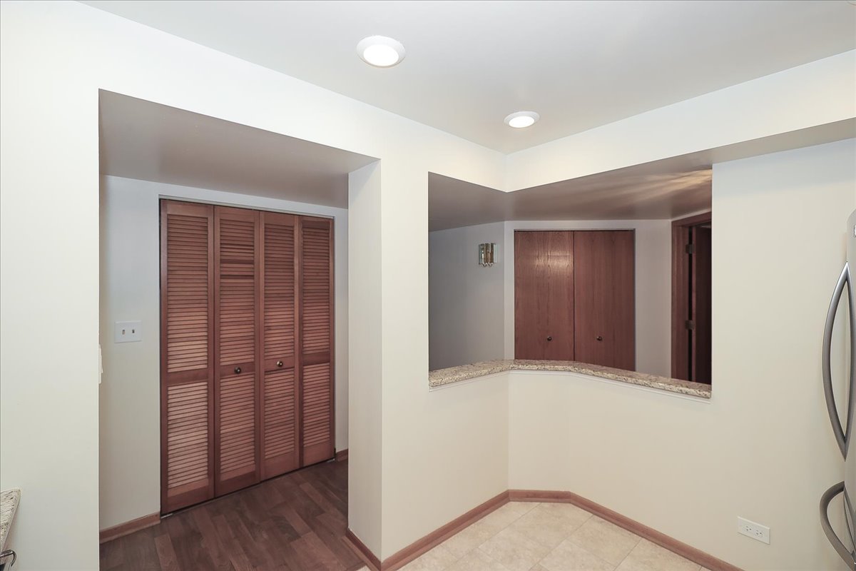 440 E Montrose Avenue #106, Wood Dale, IL 60191