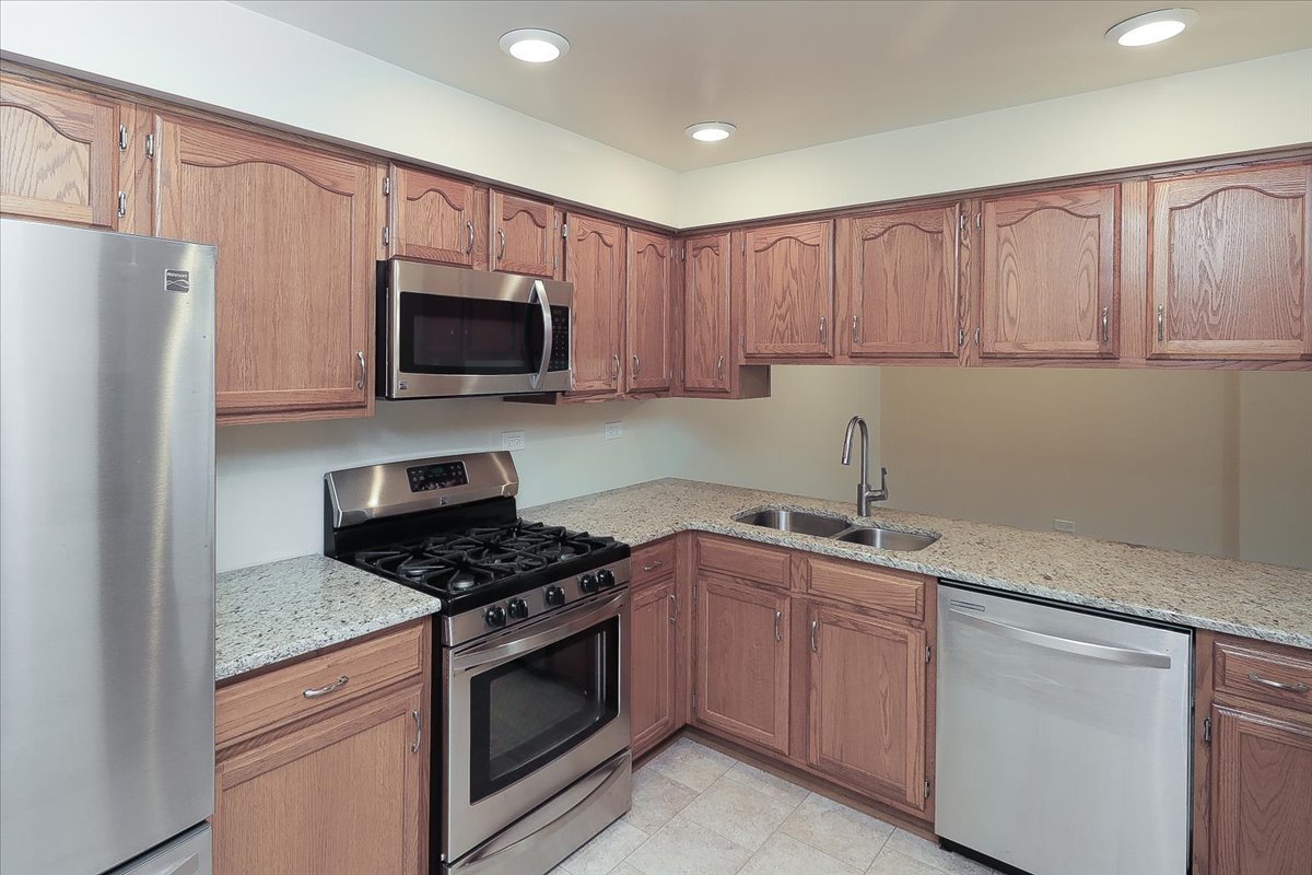 440 E Montrose Avenue #106, Wood Dale, IL 60191