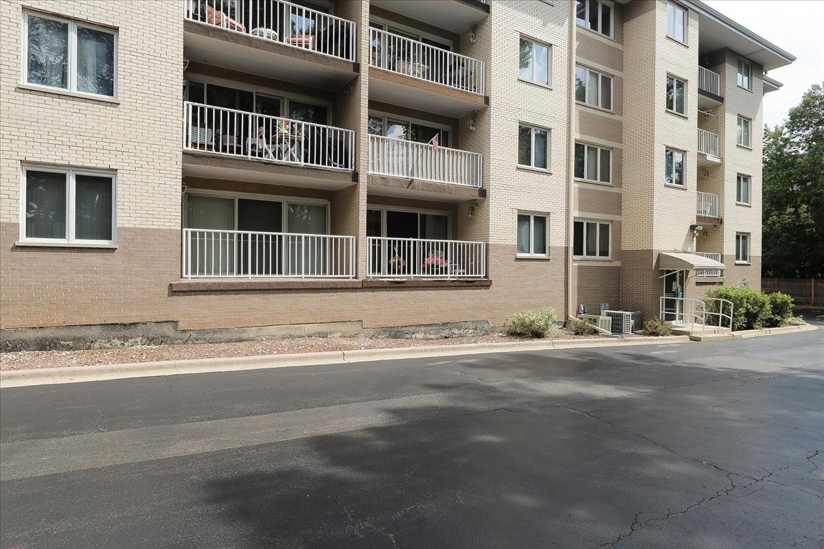 440 E Montrose Avenue #106, Wood Dale, IL 60191
