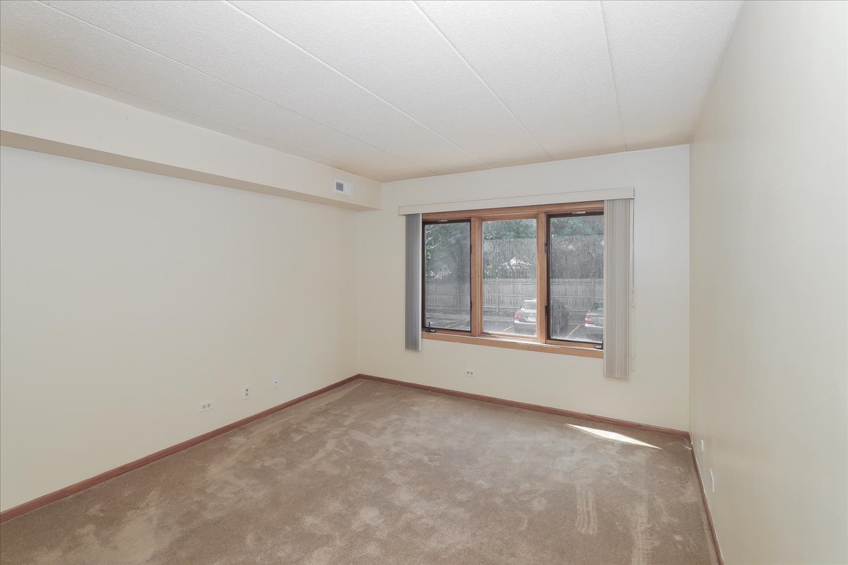 440 E Montrose Avenue #106, Wood Dale, IL 60191