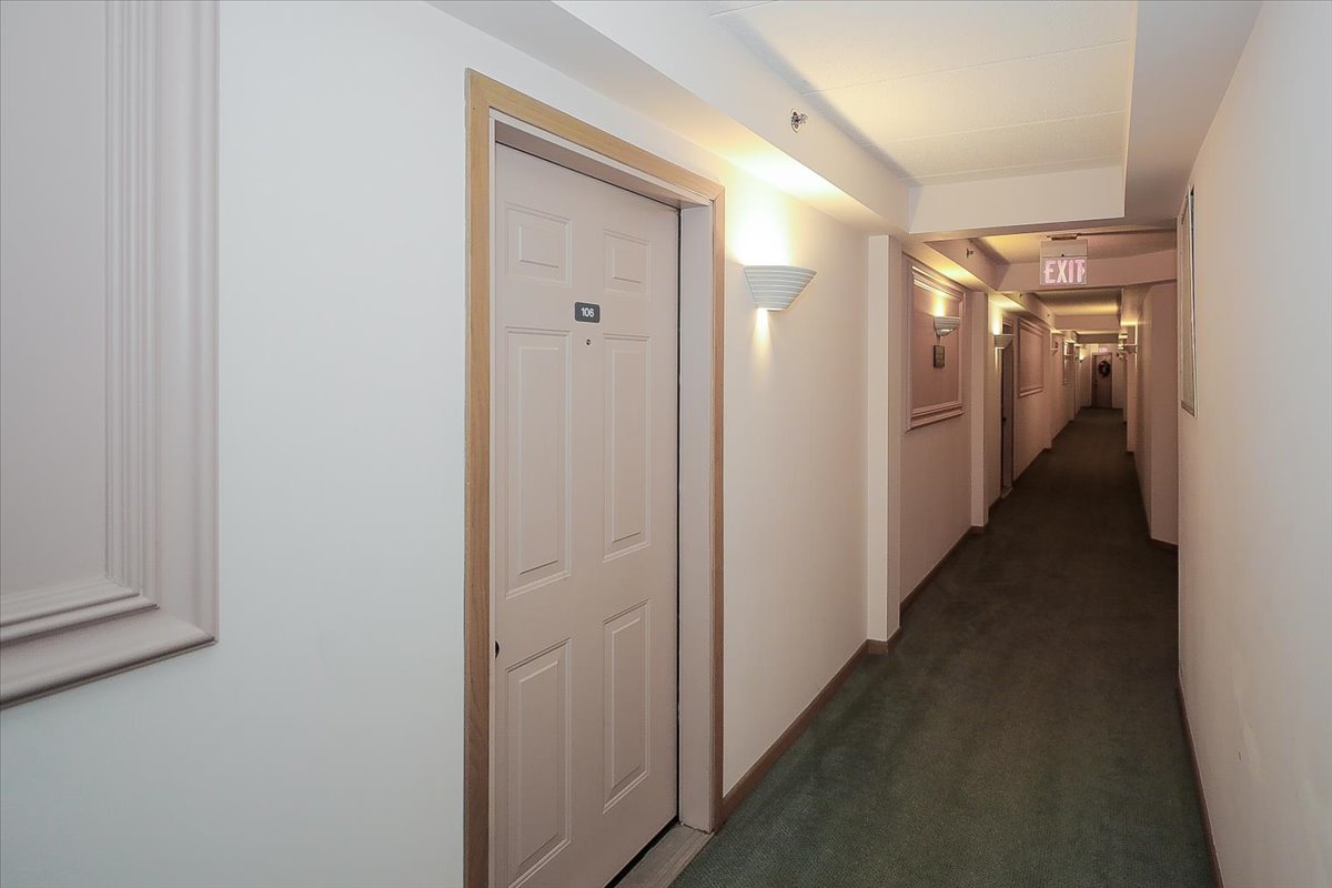 440 E Montrose Avenue #106, Wood Dale, IL 60191