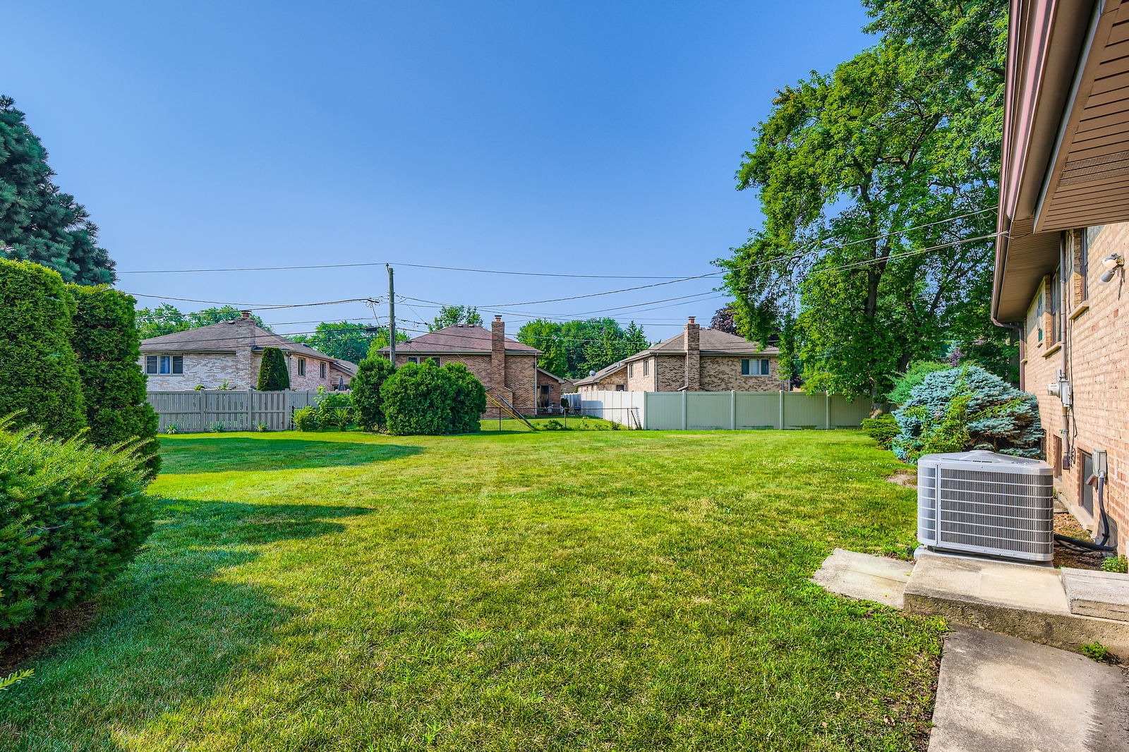 5549 W 83rd Place, Burbank, IL 60459