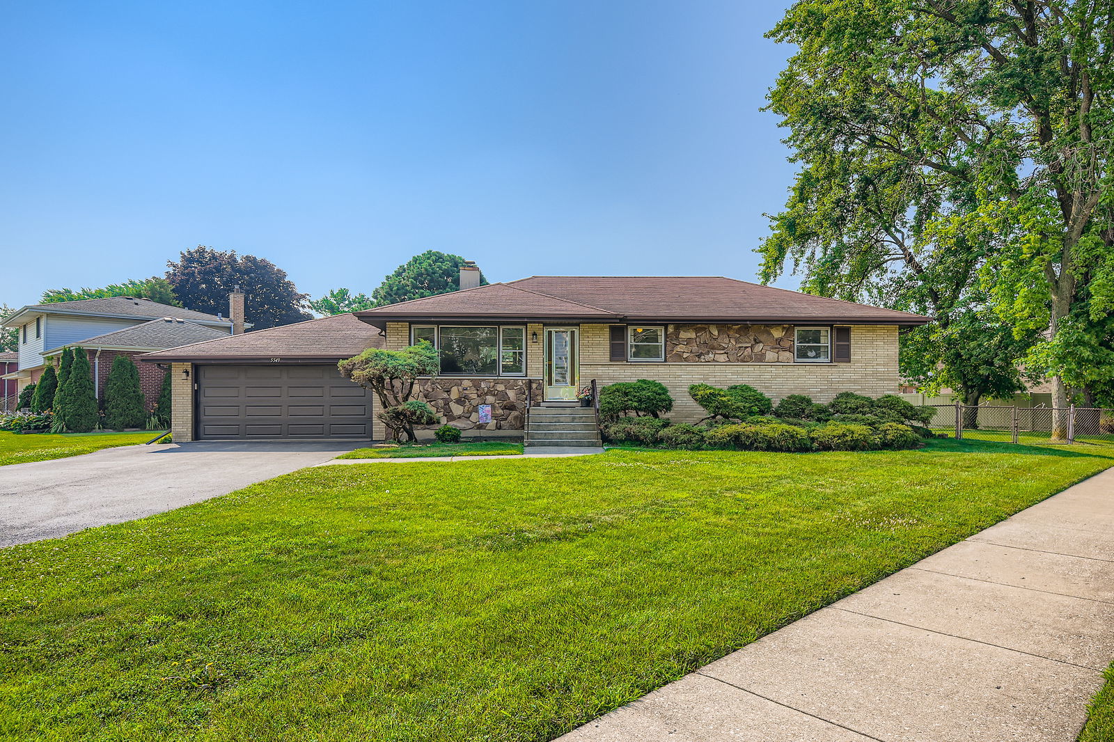 5549 W 83rd Place, Burbank, IL 60459