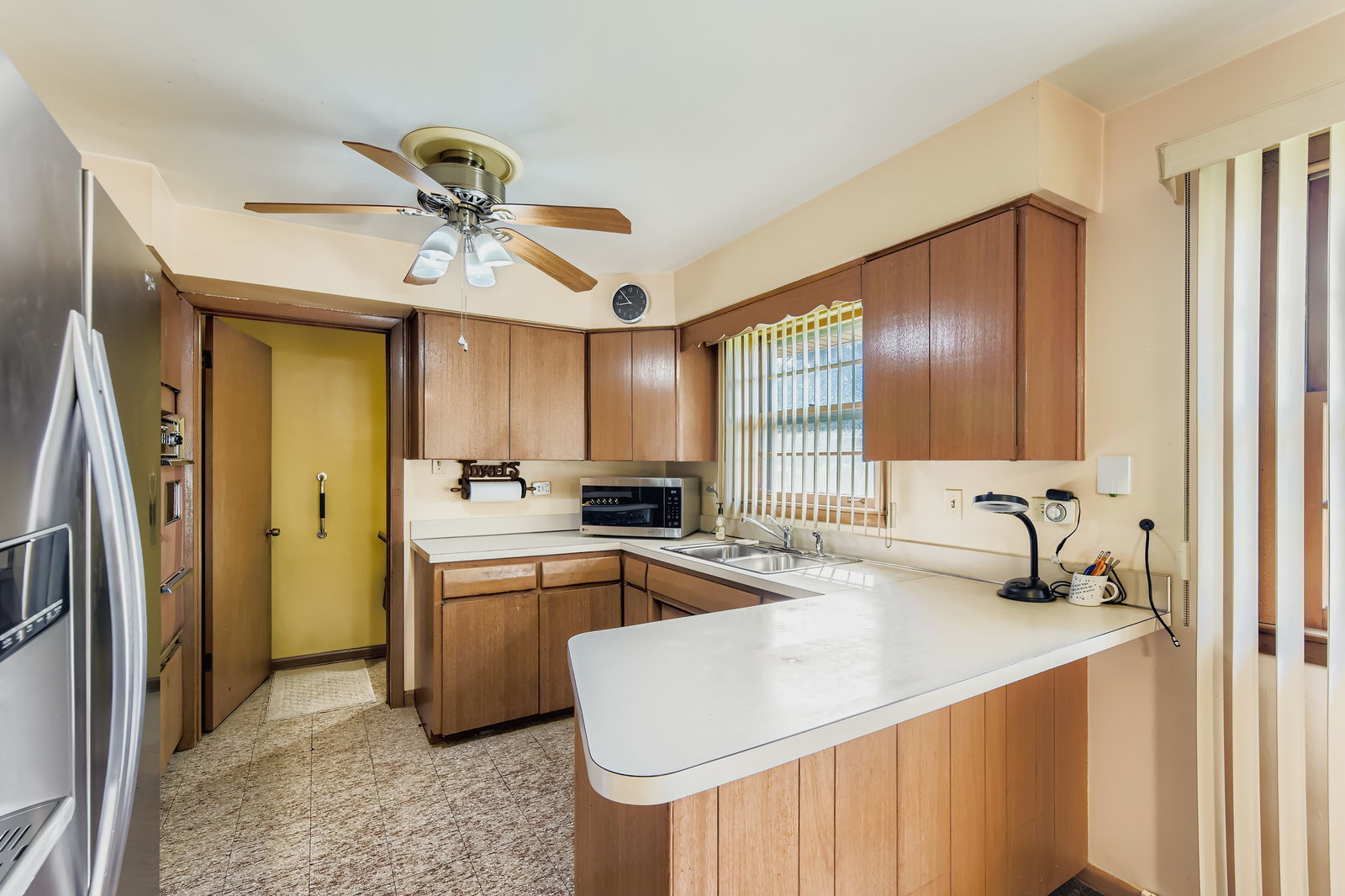 5549 W 83rd Place, Burbank, IL 60459