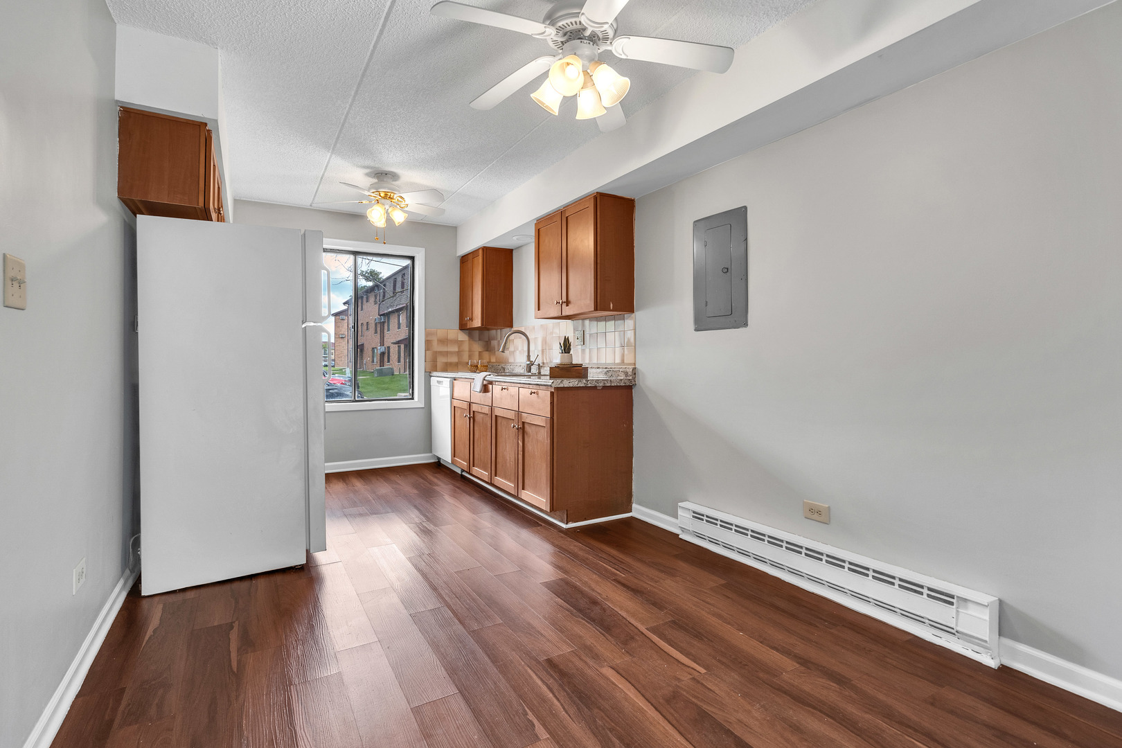 605 N Briar Hill Lane #2, Addison, IL 60101
