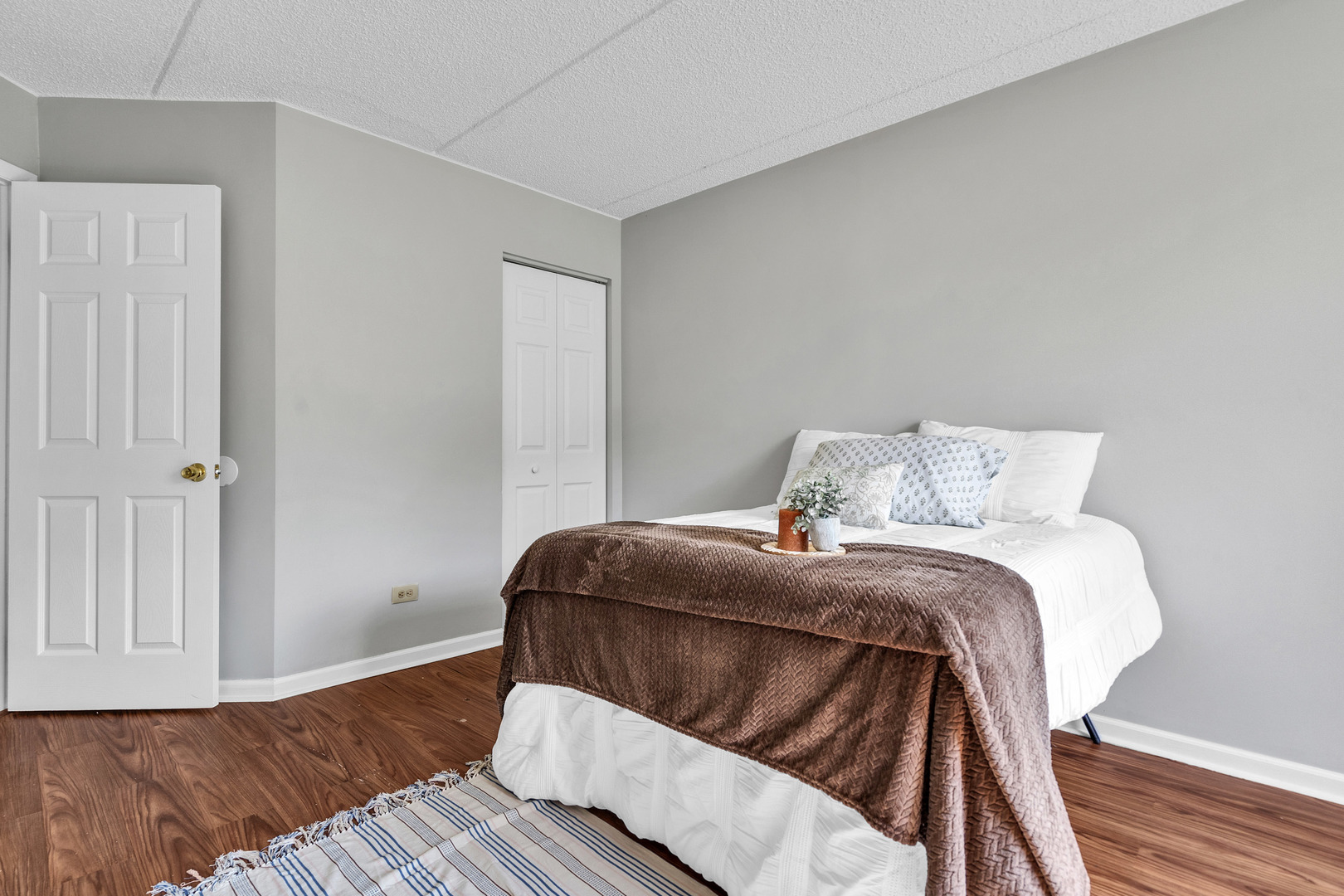 605 N Briar Hill Lane #2, Addison, IL 60101