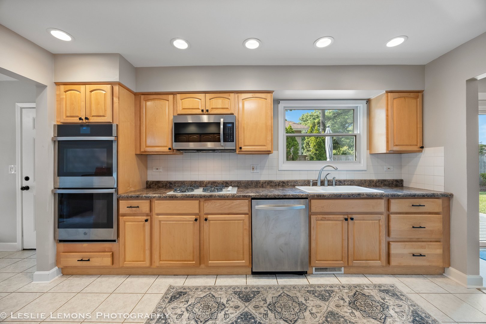 6426 Taylor Drive, Woodridge, IL 60517