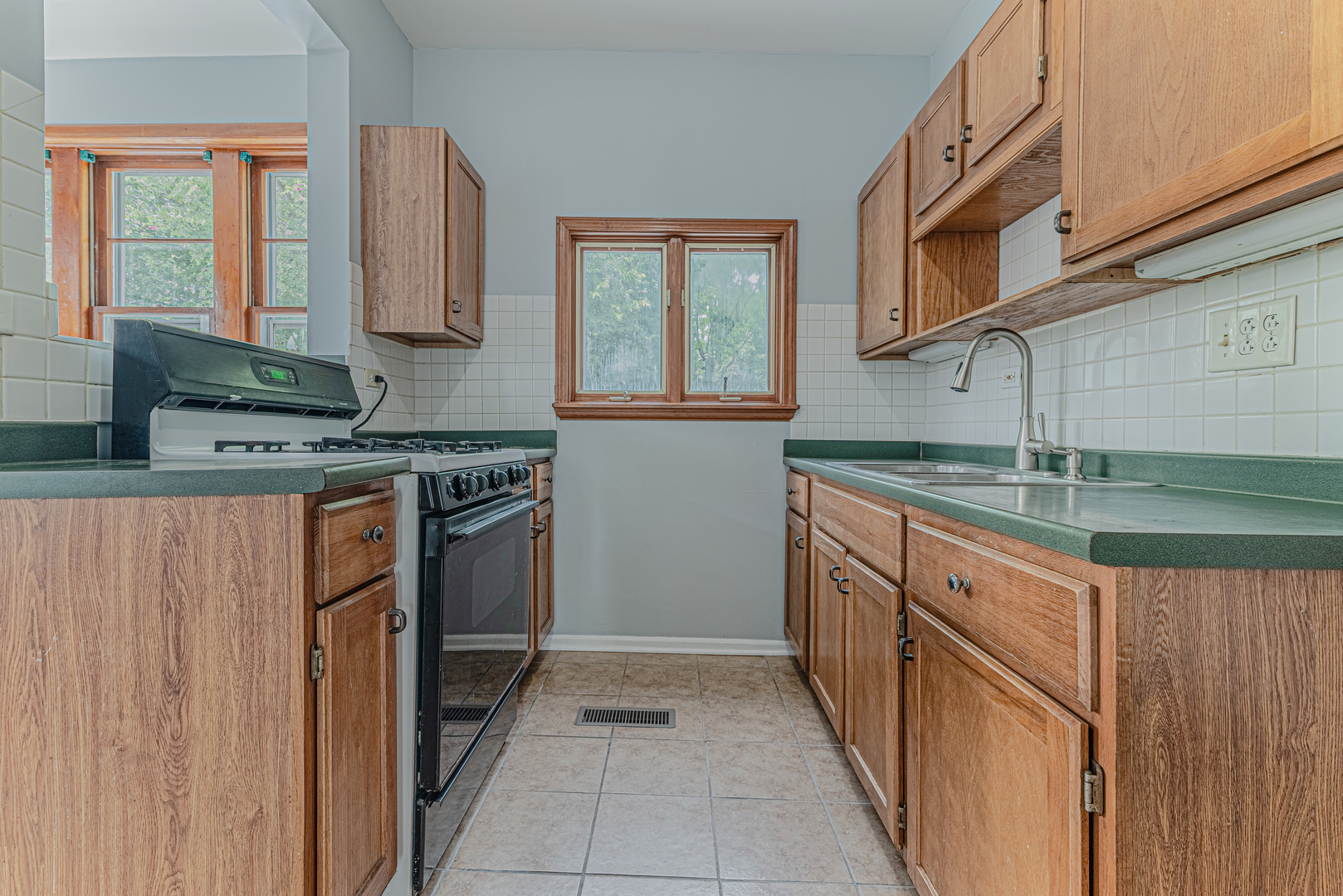 538 RAYMOND Street, Elgin, IL 60120
