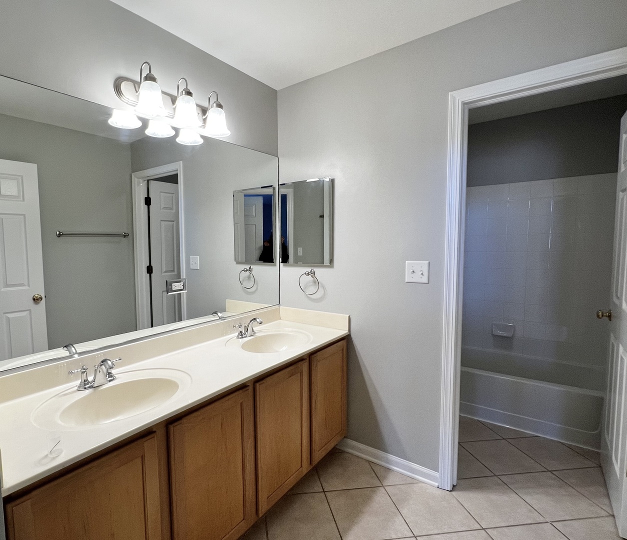 2936 Kentshire Circle, Naperville, IL 60564