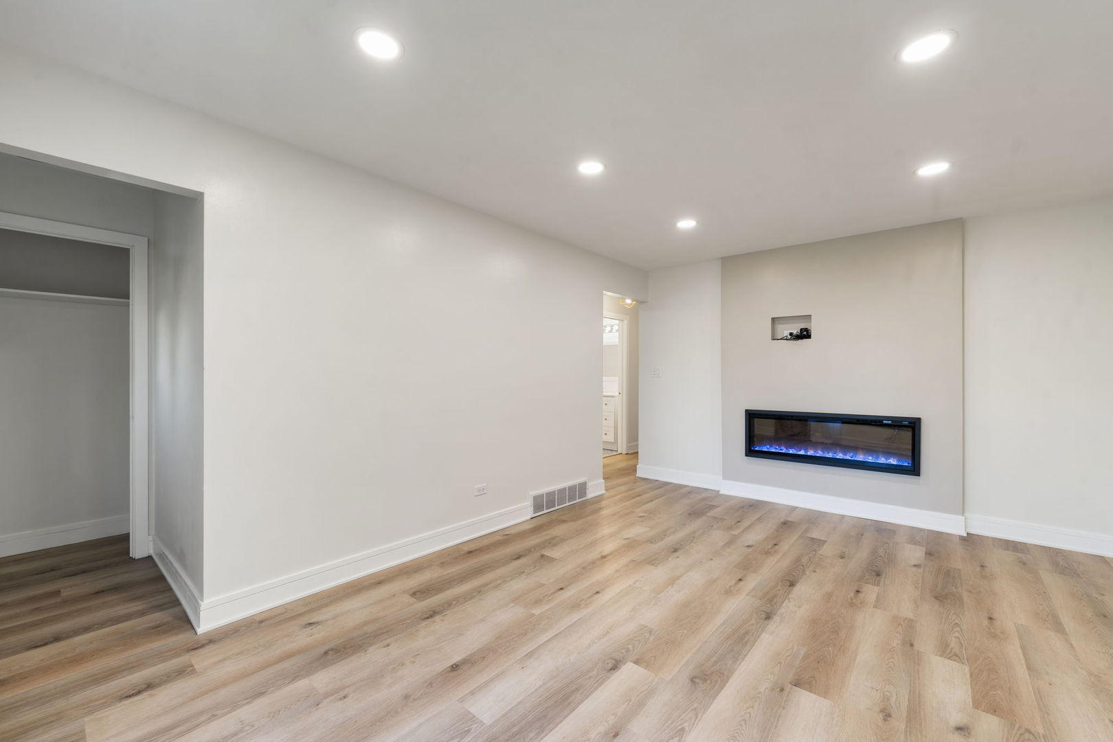 5146 Michigan Avenue, Schiller Park, IL 60176