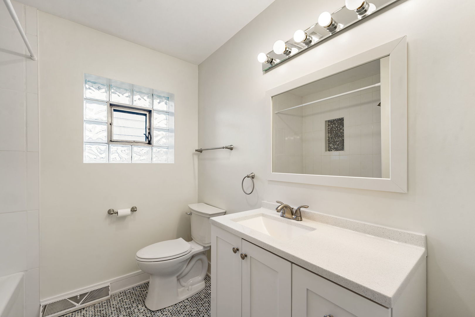 5146 Michigan Avenue, Schiller Park, IL 60176