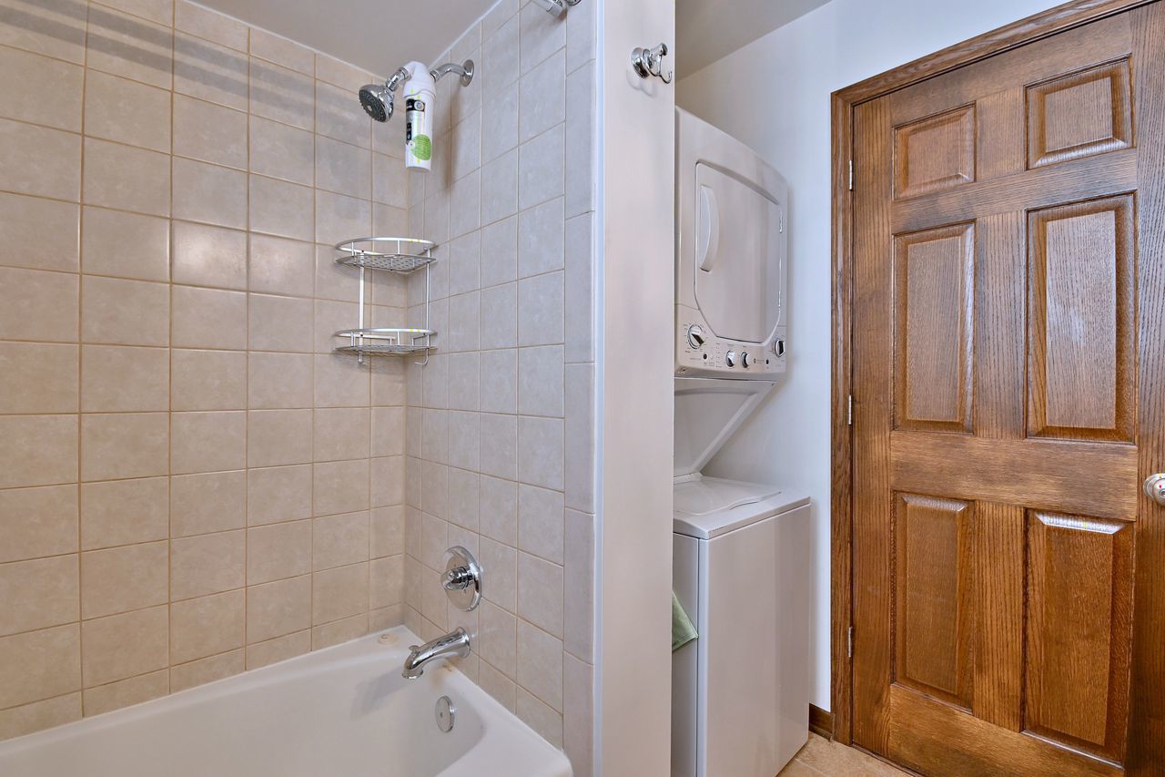 8646 W Berwyn Avenue #2N, Chicago, IL 60656