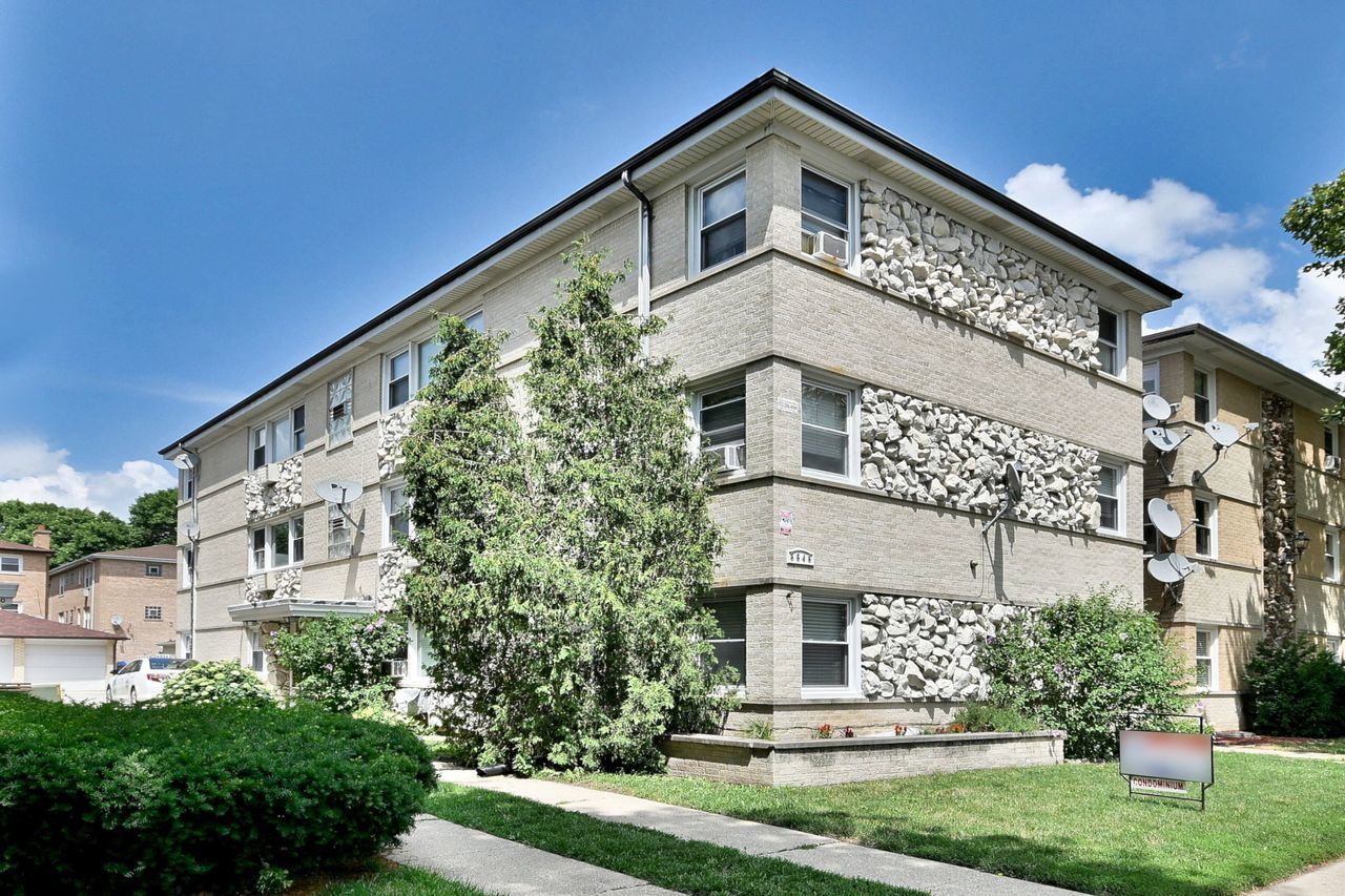 8646 W Berwyn Avenue #2N, Chicago, IL 60656