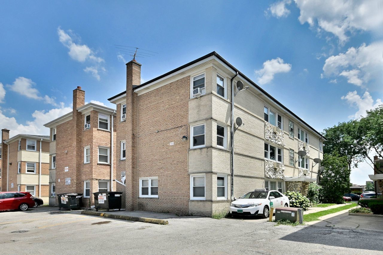 8646 W Berwyn Avenue #2N, Chicago, IL 60656
